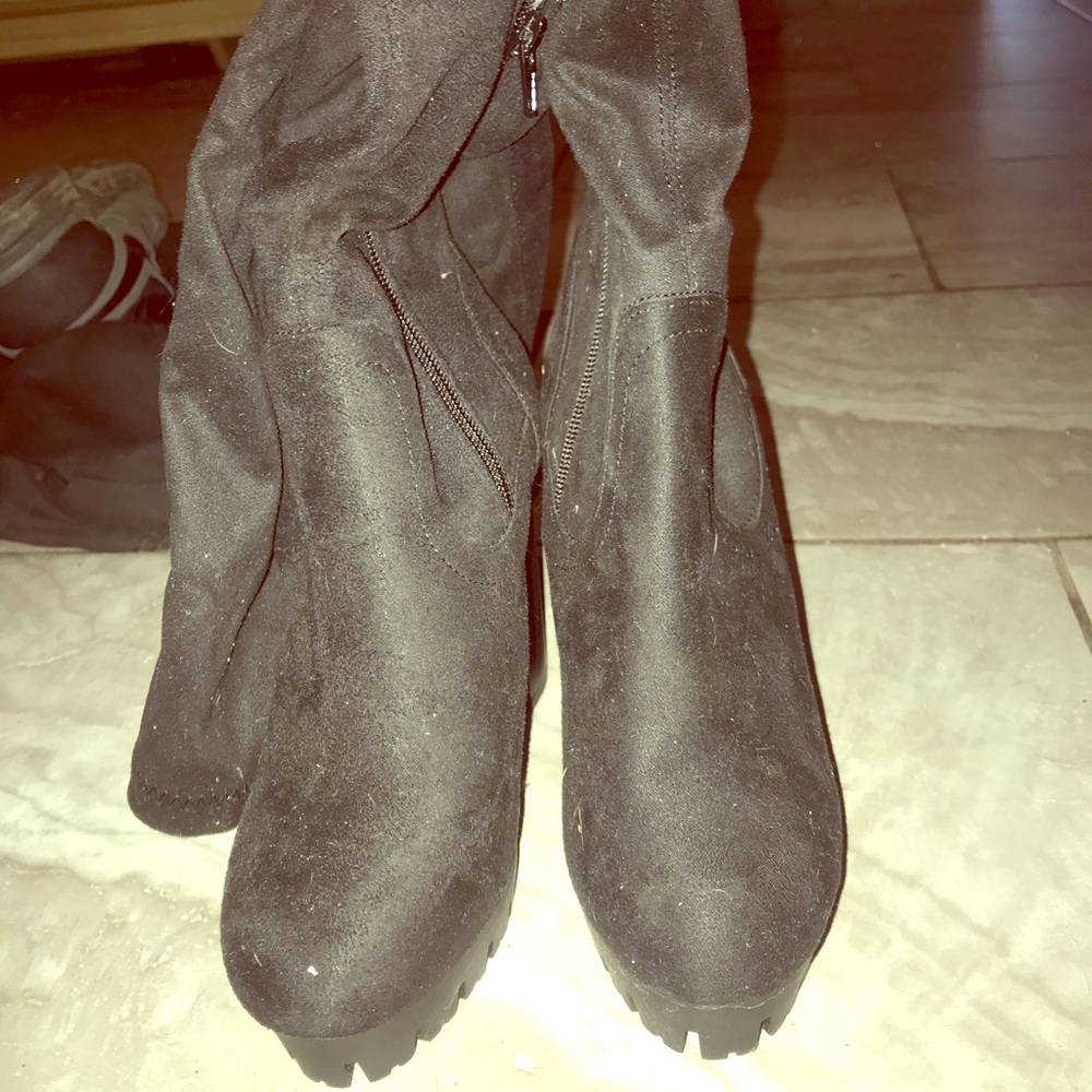 High-heel thigh high boots